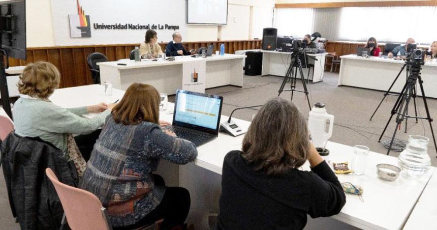 El Consejo Superior autorizoacute convenios y aproboacute informes