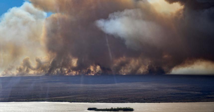 Liberaron a tres detenidos por provocar incendios en las islas del Paranaacute