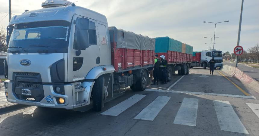 Choque de camiones en la Circunvalacioacuten