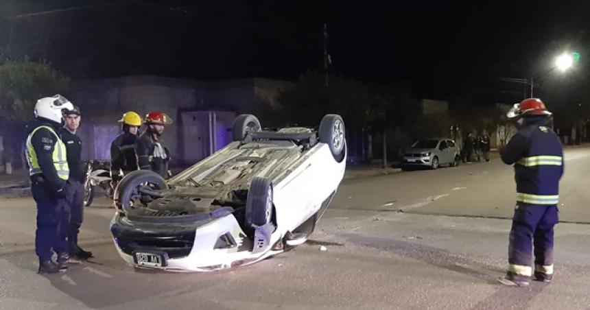 Choque y vuelco en General Pico