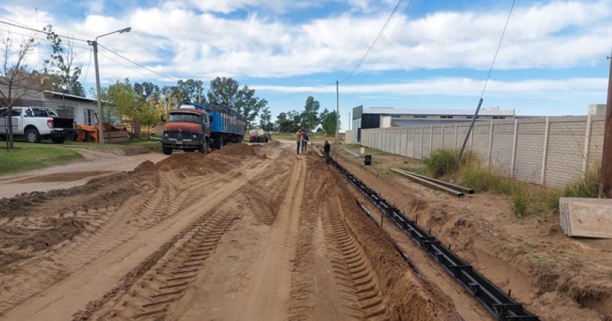 La obra de cordoacuten cuneta en Larroudeacute supera el 65-en-porciento- de avance