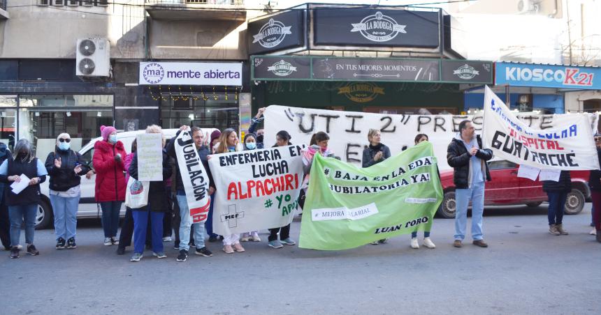 Enfermeriacutea reclamoacute baja de la edad jubilatoria frente al ISS