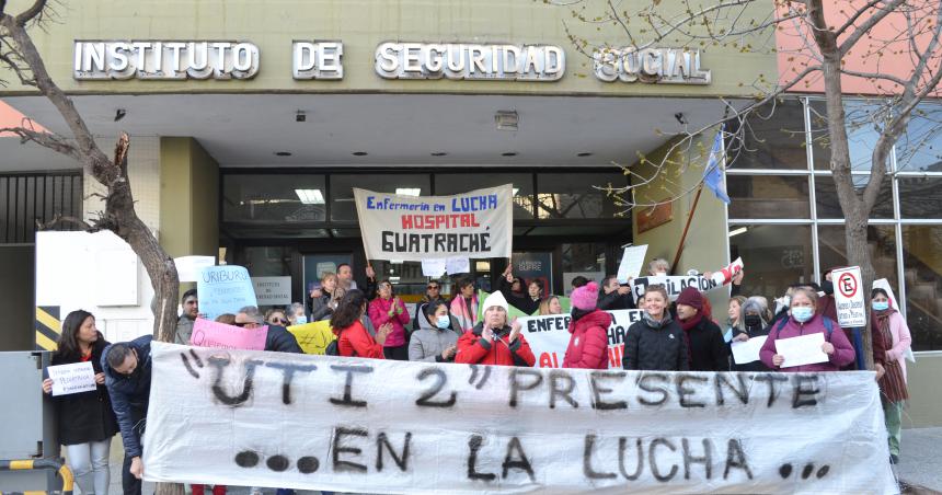 Enfermeriacutea reclamoacute baja de la edad jubilatoria frente al ISS