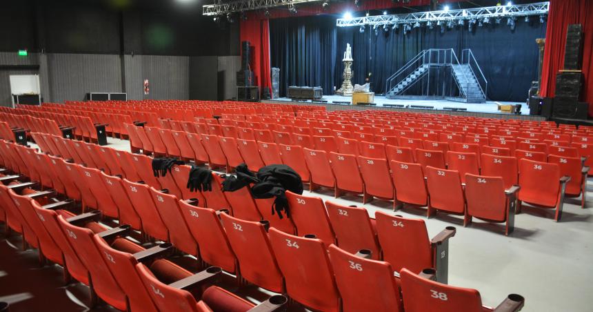 Despueacutes de 10 antildeos inauguroacute Cinema Paradiso el suentildeo de una familia