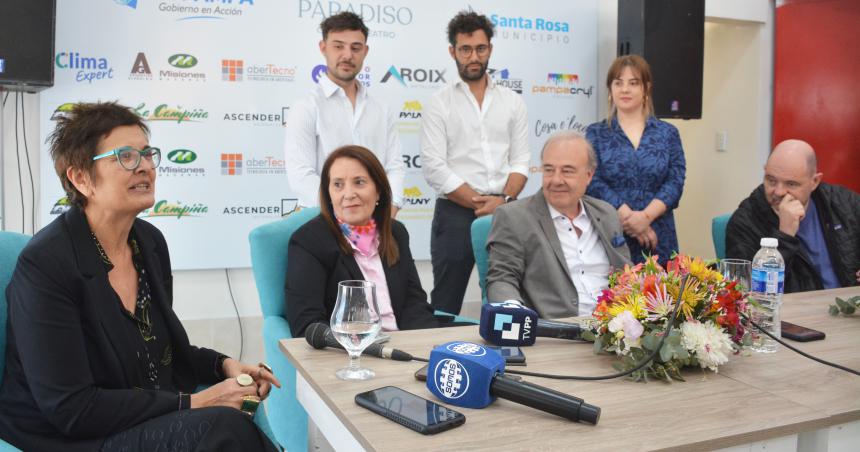Despueacutes de 10 antildeos inauguroacute Cinema Paradiso el suentildeo de una familia