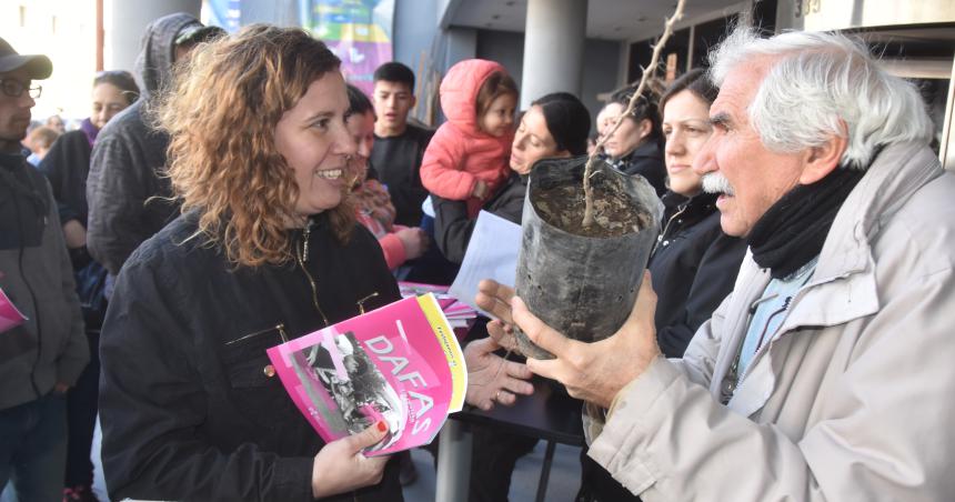 Entregan 250 ejemplares de especies nativas en Dafas