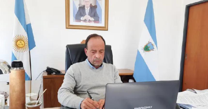 El ministro di Naacutepoli tiene Covid