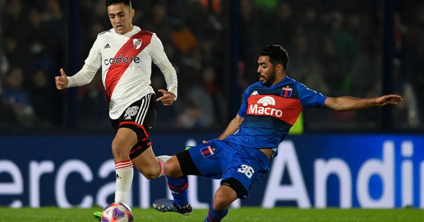 River empatoacute con Tigre y perdioacute una chance de acercarse