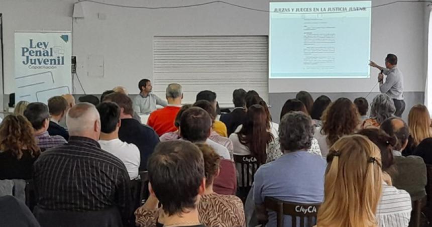 Continuacutea la capacitacioacuten sobre el nuevo procedimiento penal para adolescentes 