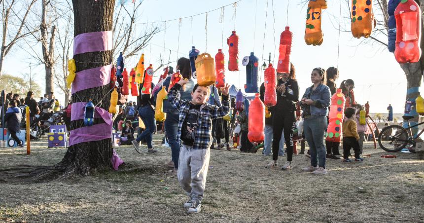 Festival de las Infancias con una multitud en la Laguna