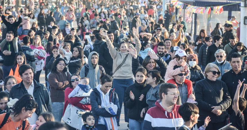 Festival de las Infancias con una multitud en la Laguna