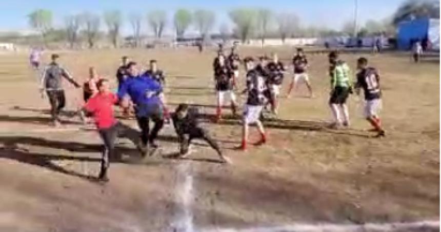 Video- batalla campal en un partido entre Luan Toro y Mataderos