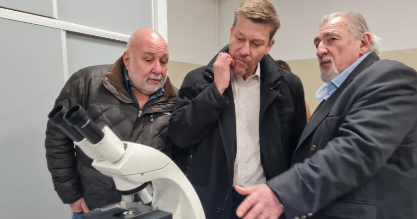 Inauguraron un Aula Laboratorio de Microscopiacutea en Veterinarias