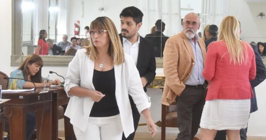 Concejales oficialistas se alinean con el PJ