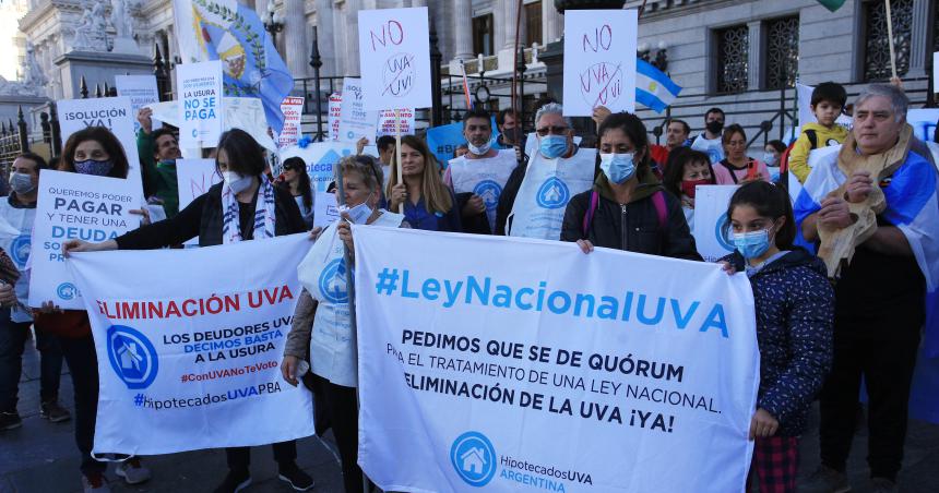 Otra marcha para reclamar por los UVA en el Congreso