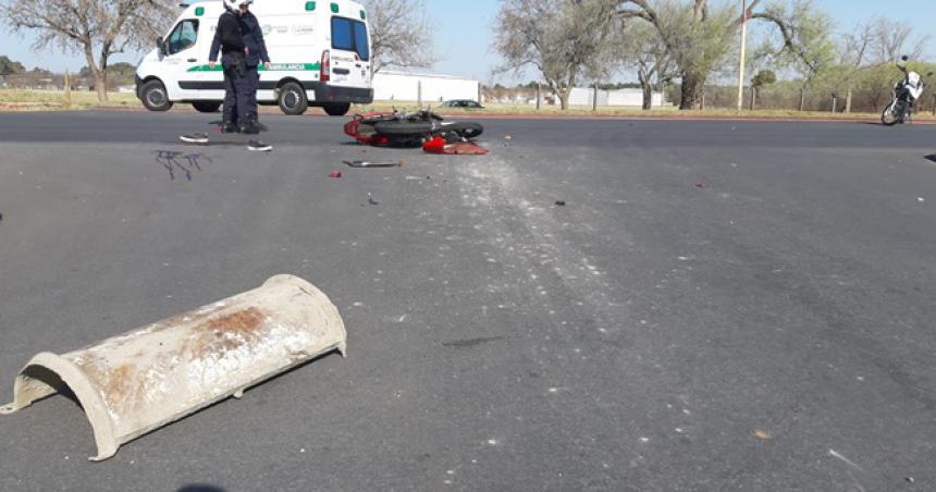 Murioacute el motociclista que chocoacute contra un camioacuten en Pico  