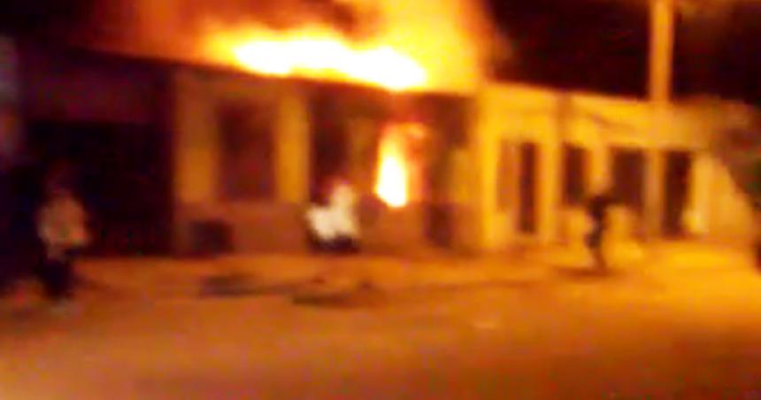 Video- ardioacute una vivienda en el Santa Mariacutea