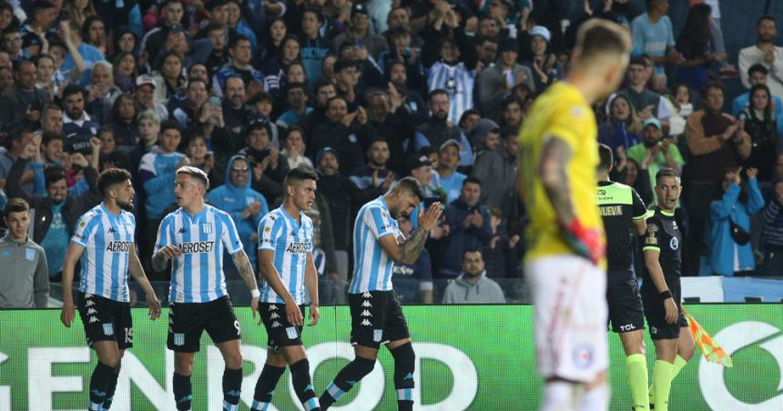 Racing le ganoacute en el final a Argentinos Juniors