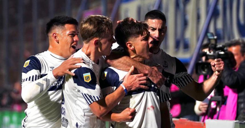 Gimnasia le ganoacute a Independiente y llegoacute a la punta