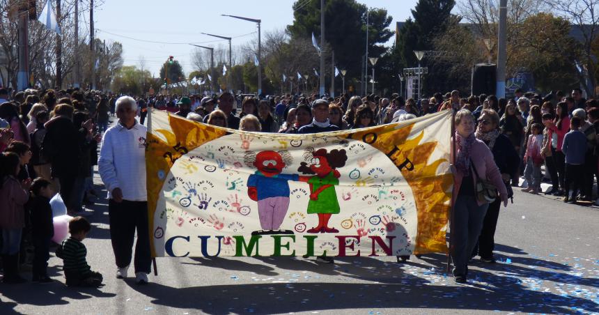 Desfile por el aniversario de 25 de Mayo