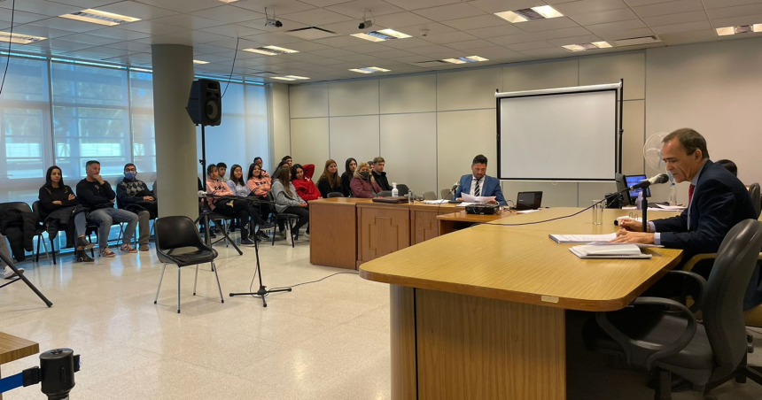 Dos colegios secundarios asistieron a un juicio