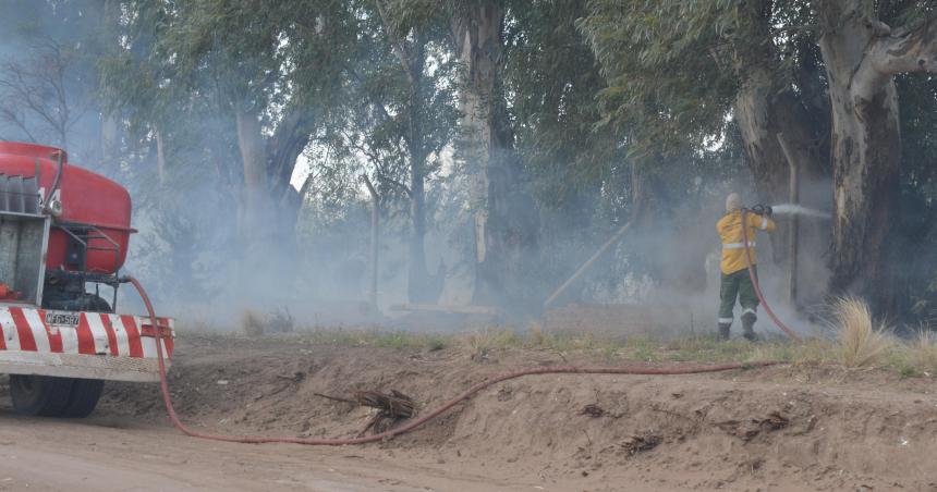 Humo por un incendio en el club San Martiacuten 