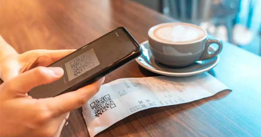 QRishing los peligros de escanear un coacutedigo QR con la caacutemara de tu moacutevil