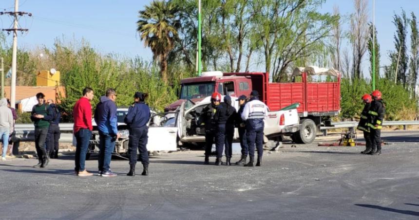 Dos pampeanos muertos en un triple choque en San Juan