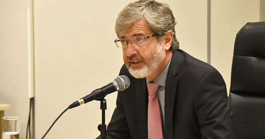 Condenan a una joven mujer por estafa con doacutelares