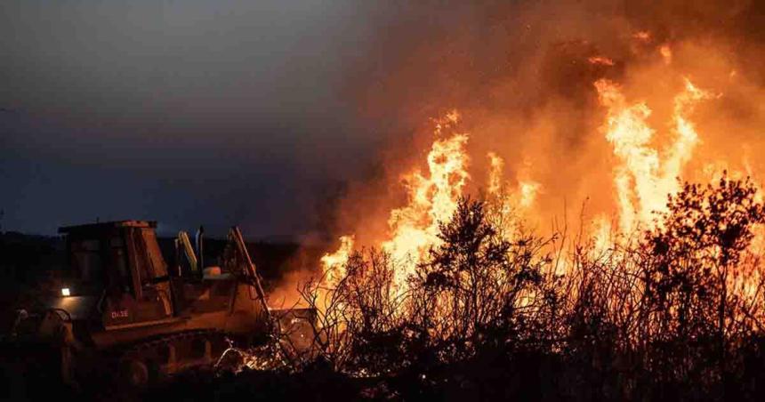 Controlaron un incendio en el liacutemite de La Pampa y San Luis