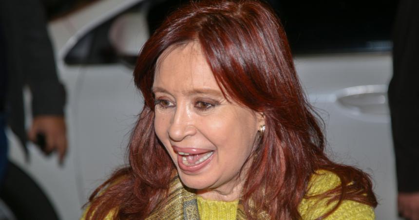 El tuit de Cristina sobre la bala que no salioacute y el fallo que siacute saldraacute