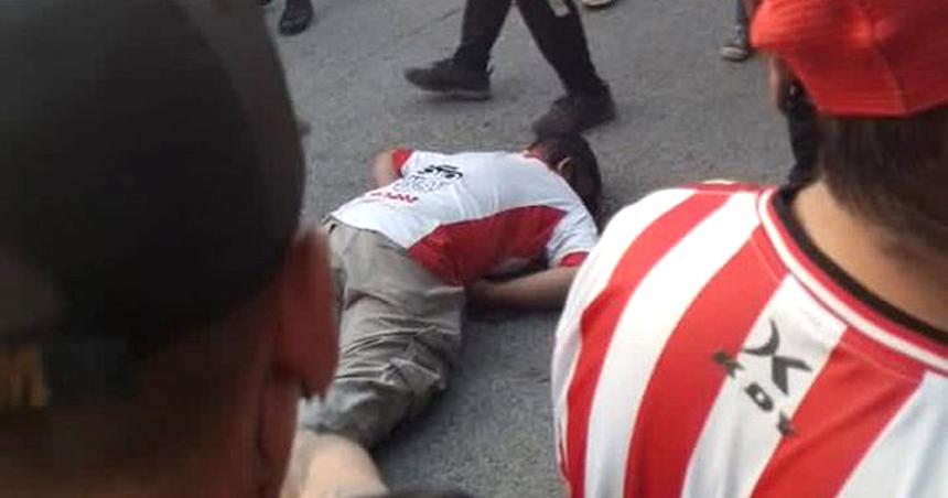Violencia en el fuacutetbol- asesinaron a un hincha en Tucumaacuten
