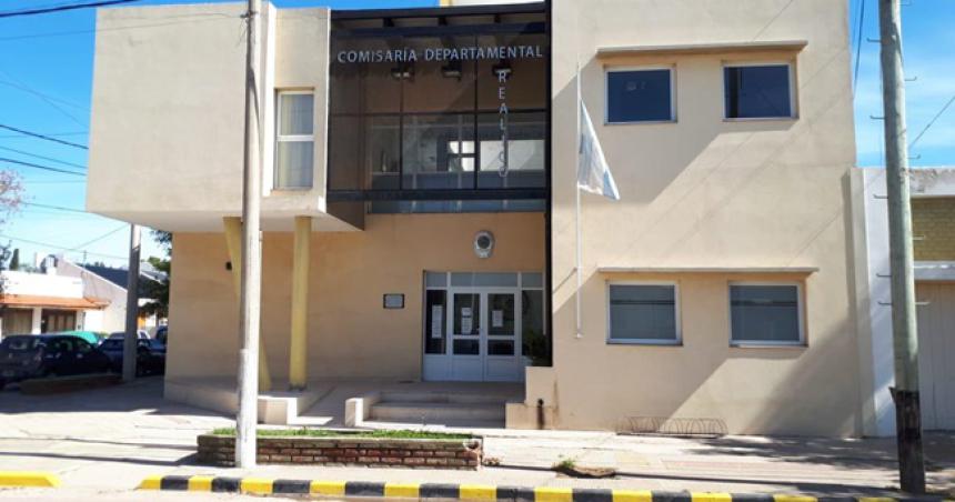 Un menor denuncioacute por una golpiza a policiacuteas de Rancul