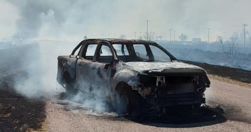 Se incendioacute una camioneta sobre la ruta 101