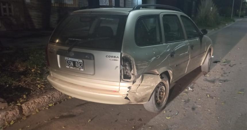 Dos chicas alcoholizadas chocaron un auto estacionado y huyeron del lugar