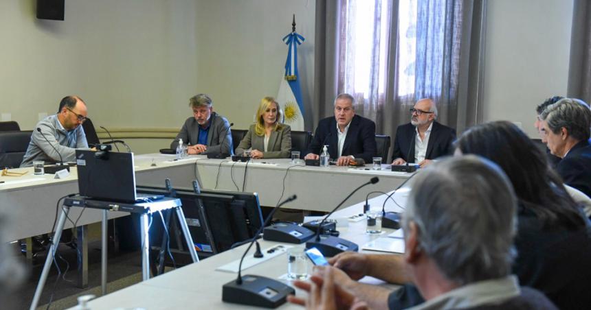 Gremios docentes nacionales aceptaron aumento del salario inicial-  77 mil en diciembre