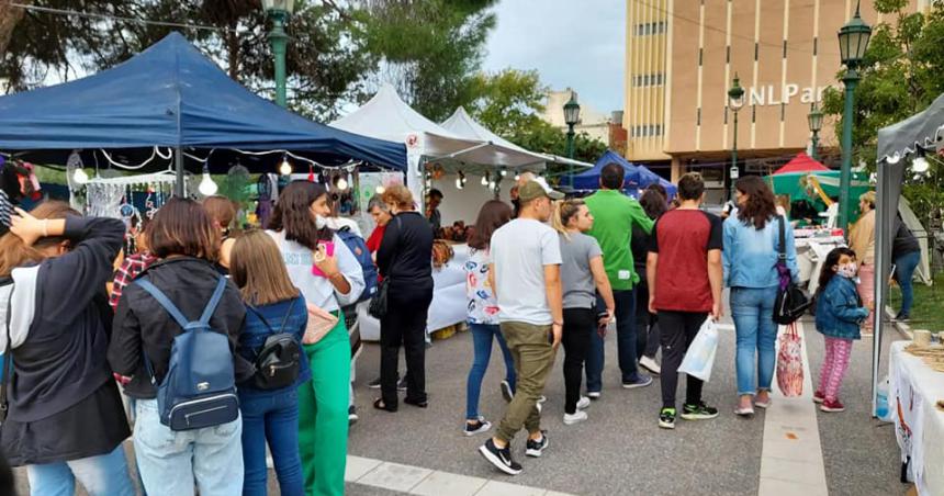 Feria por el Diacutea de las y los Manualistas