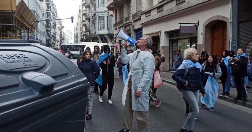 Citan a indagatoria al hombre que amenazoacute de muerte con un megaacutefono a CFK