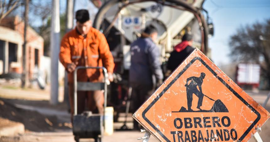 Avanzan obras de bacheo y asfalto en Santa Rosa