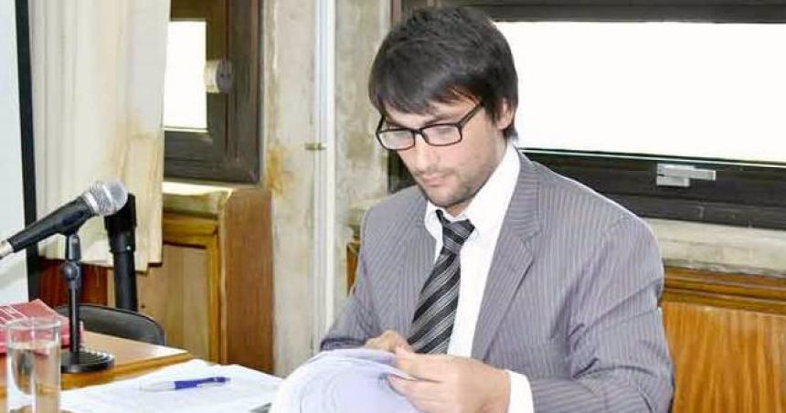 Dos joacutevenes y una menor asaltaron a mano armada a un remisero en Pico