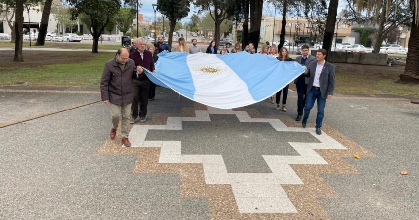 El Gobierno provincial entregoacute el primer aporte econoacutemico a la Cooperativa Luiggi Tex