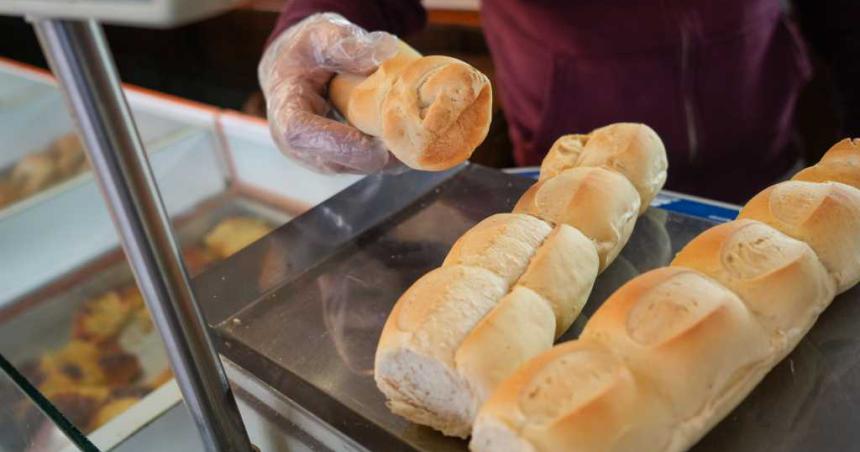 Panaderos advierten por un aumento y piden reunioacuten con Tombolini