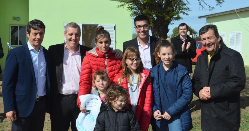 Cuatro familias de Anchorena recibieron sus viviendas