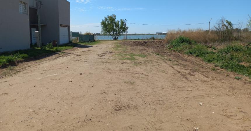 Finalmente el vecino desaprensivo limpioacute la calle que llenoacute de escombros