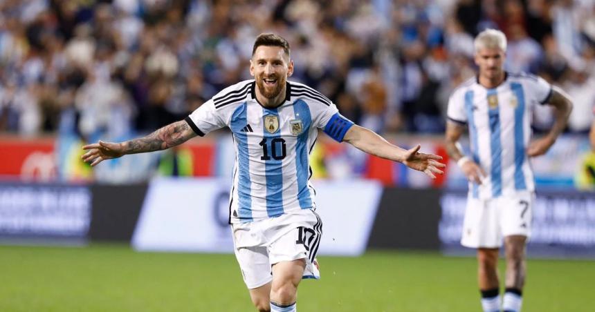 Argentina goleoacute a Jamaica con un doblete de Messi