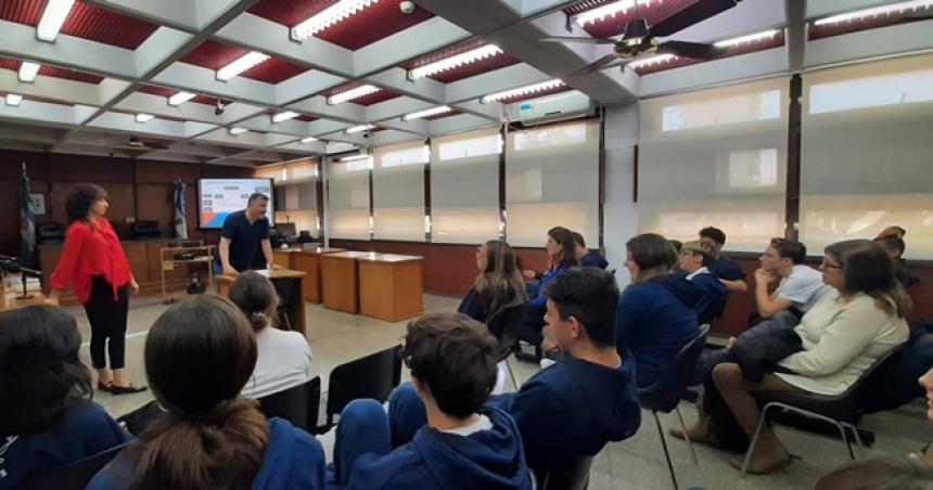 Alumnos del Colegio Santa Ineacutes recibieron charla en Tribunales de Pico