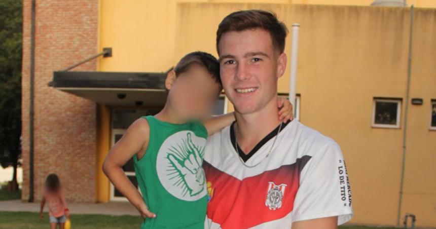 El futbolista de Colonia Santa Mariacutea atacado dentro de una cancha sigue en observacioacuten