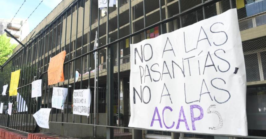 Continuacutea la protesta estudiantil en 20 colegios de la Ciudad de Buenos Aires