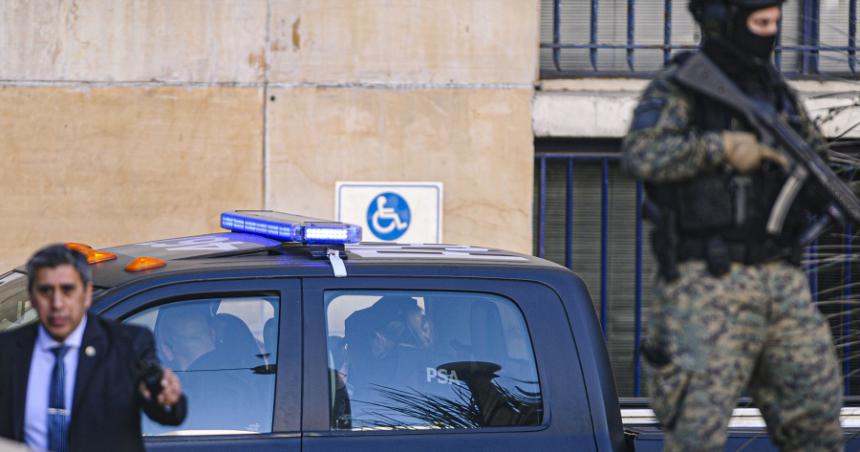 Allanamientos y secuestro de teleacutefonos en la causa por el atentado contra Cristina