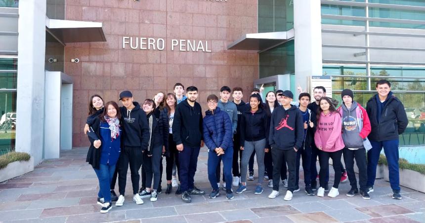 Estudiantes presenciaron un juicio por femicidio